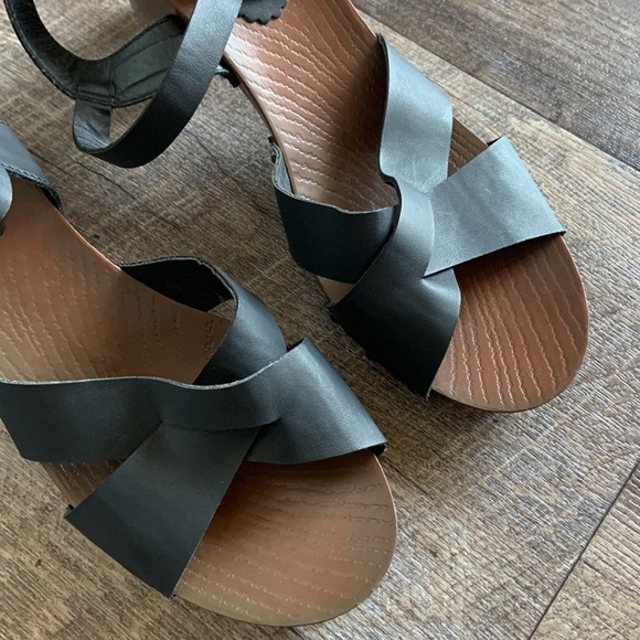 Maurices Faux Wood Heeled‎ Sandals Studded Block Heel Black Leather - Picture 3 of 10